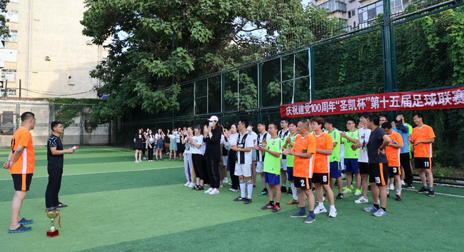 （網(wǎng)用）工會(huì)主席白憲國公布比賽成績(jī).jpg